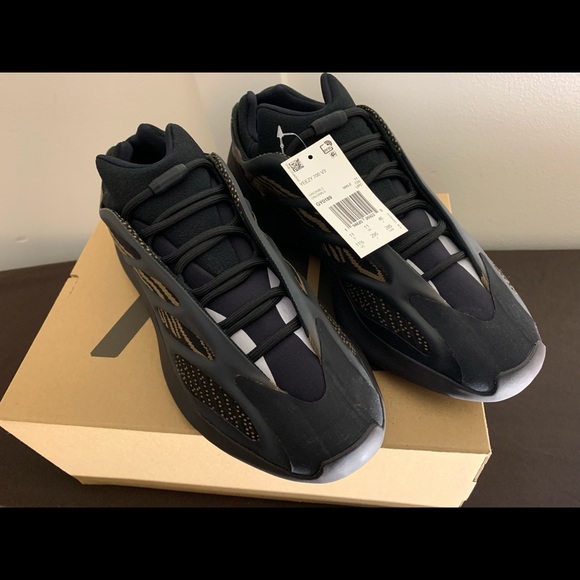 Adidas Yeezy 700 V3 - Clay Brown - Picture 3 of 9